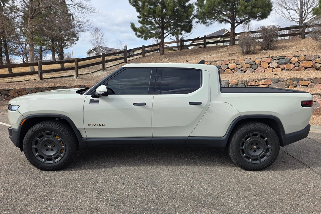 2025 Rivian R1T - Image 3 of 31
