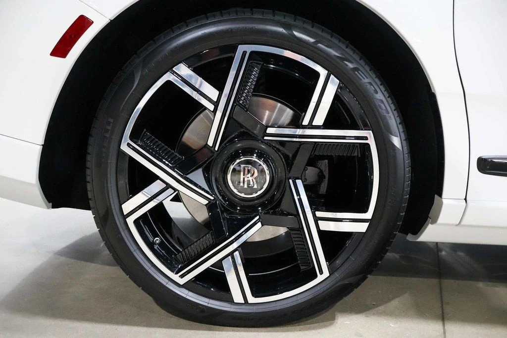 2025 Rolls-Royce Cullinan Black Badge - Image 15 of 24