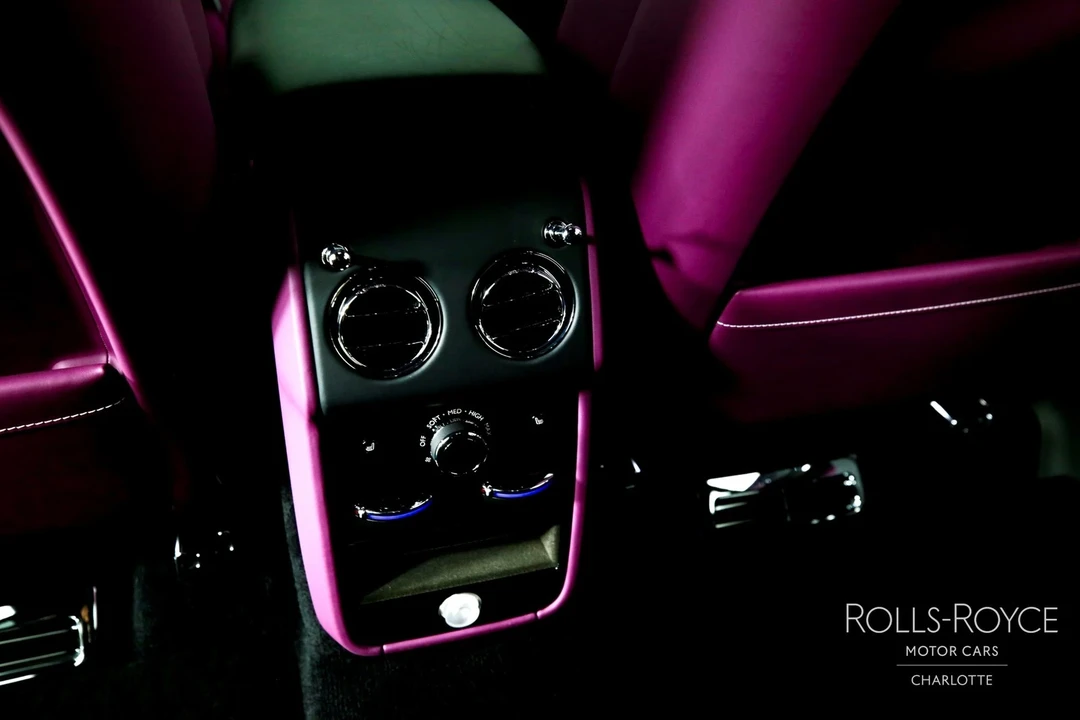 2025 Rolls-Royce Cullinan Black Badge - Image 18 of 21