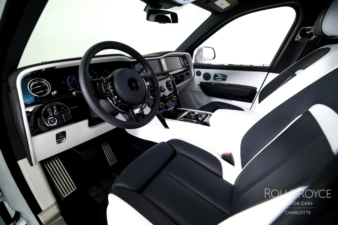 2025 Rolls-Royce Cullinan Black Badge - Image 4 of 12