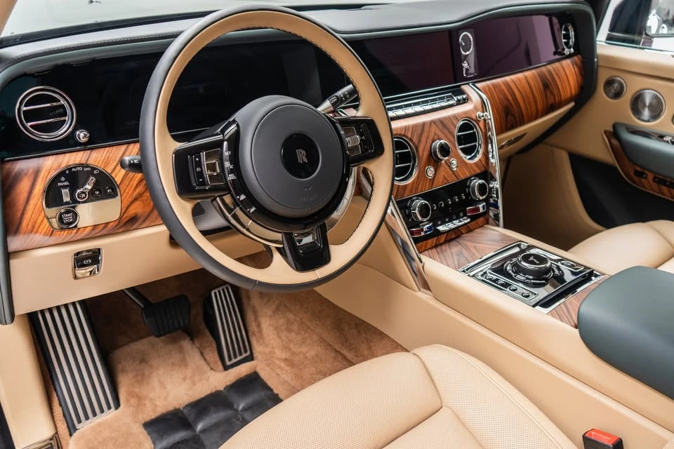 2025 Rolls-Royce Cullinan - Image 9 of 15