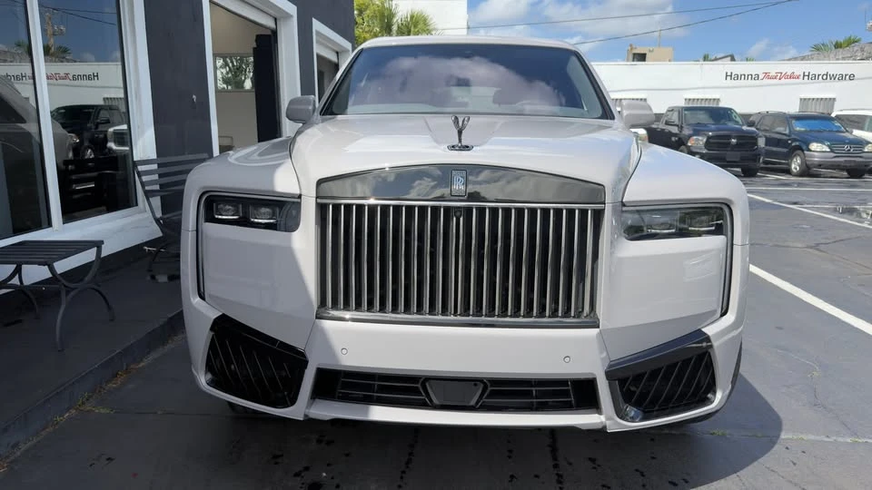 2025 Rolls-Royce Cullinan - Image 2 of 12