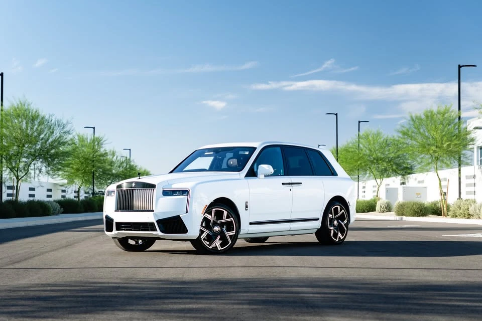 2025 Rolls-Royce Cullinan - Image 2 of 9