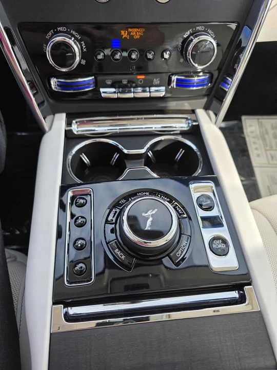 2025 Rolls-Royce Cullinan - Image 14 of 16