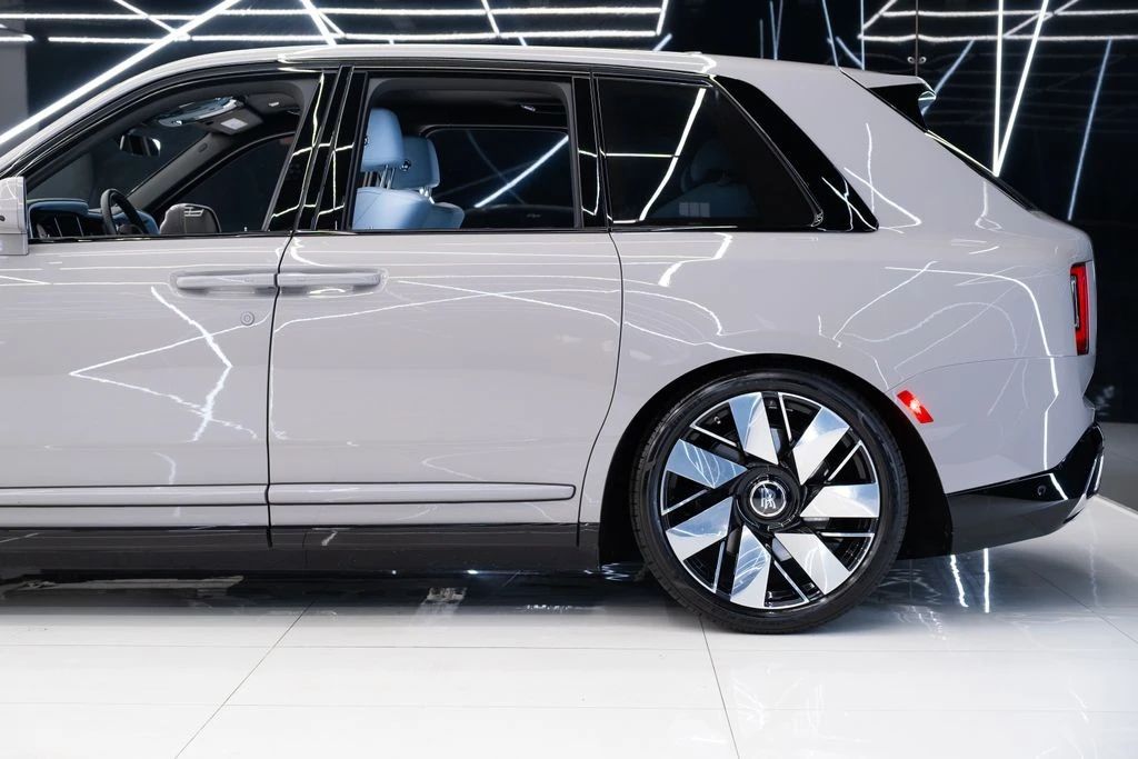 2025 Rolls-Royce Cullinan - Image 9 of 31