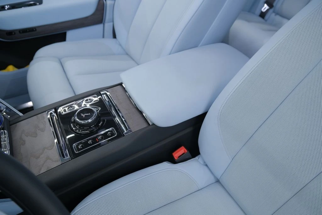 2025 Rolls-Royce Cullinan - Image 25 of 31