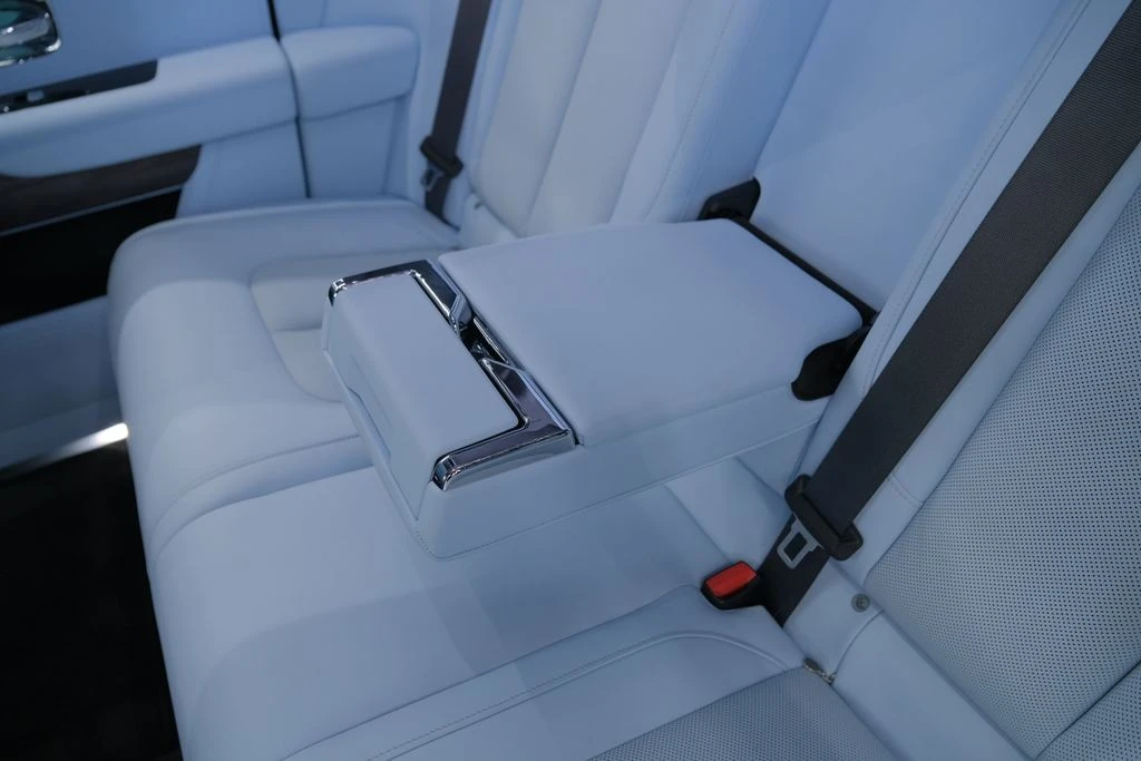 2025 Rolls-Royce Cullinan - Image 28 of 31