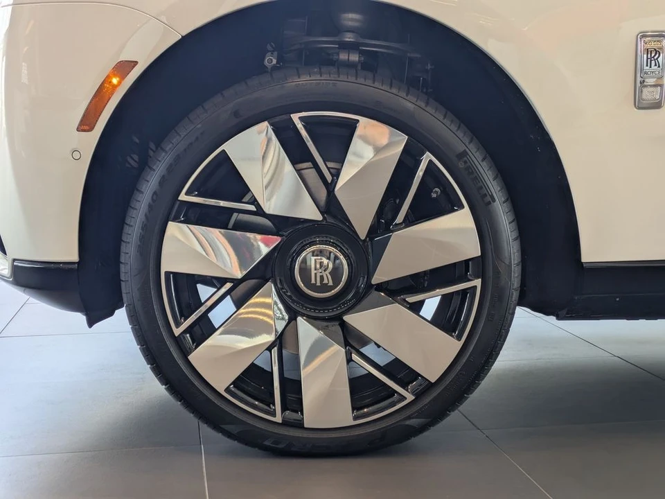 2025 Rolls-Royce Cullinan - Image 13 of 31