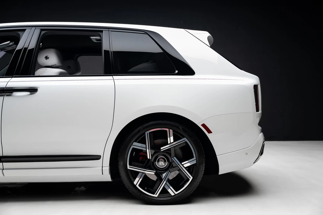 2025 Rolls-Royce Cullinan Black Badge - Image 21 of 31