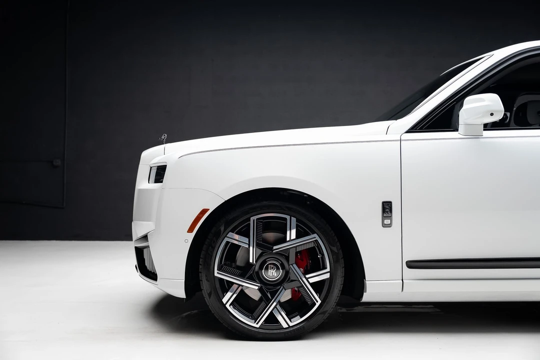 2025 Rolls-Royce Cullinan Black Badge - Image 19 of 31
