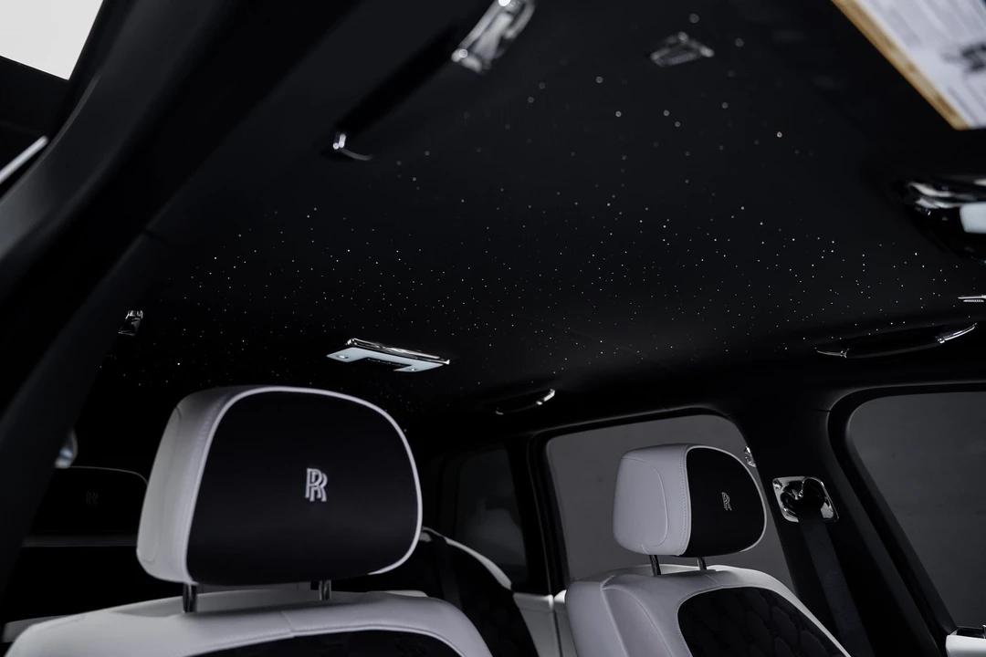 2025 Rolls-Royce Cullinan Black Badge - Image 2 of 31