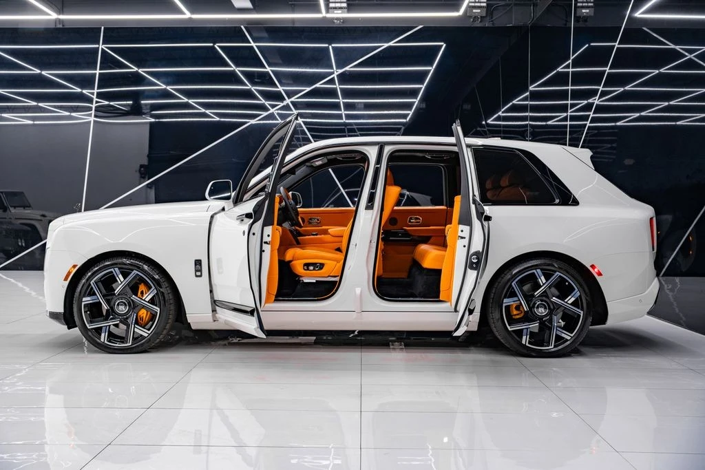 2025 Rolls-Royce Cullinan Black Badge - Image 10 of 31