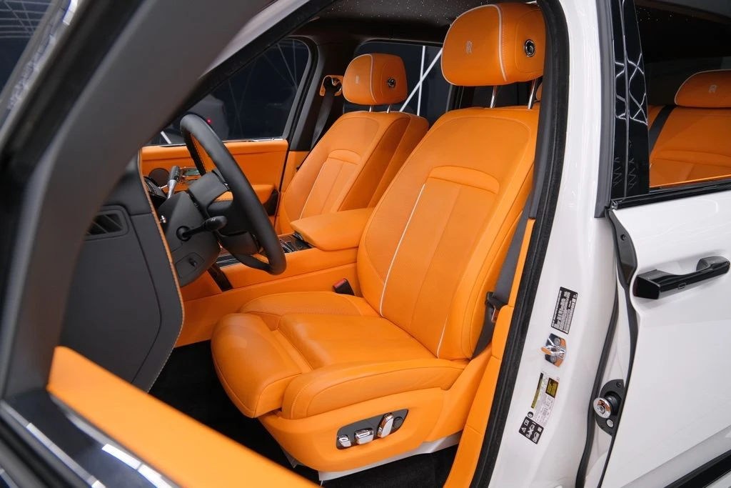 2025 Rolls-Royce Cullinan Black Badge - Image 17 of 31