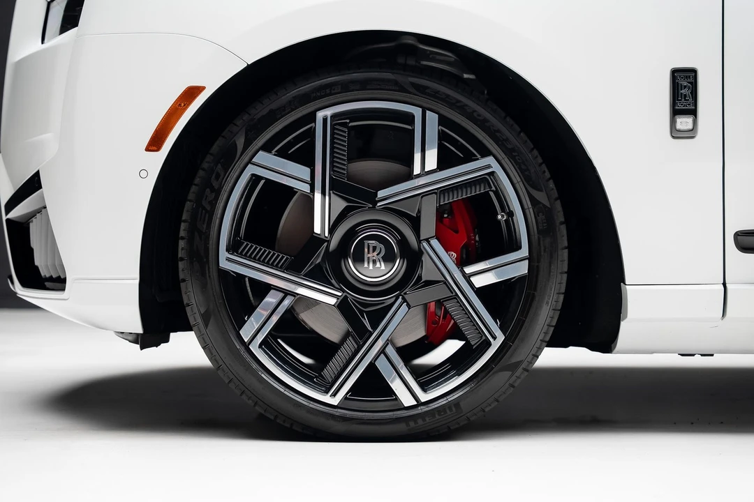 2025 Rolls-Royce Cullinan Black Badge - Image 20 of 31
