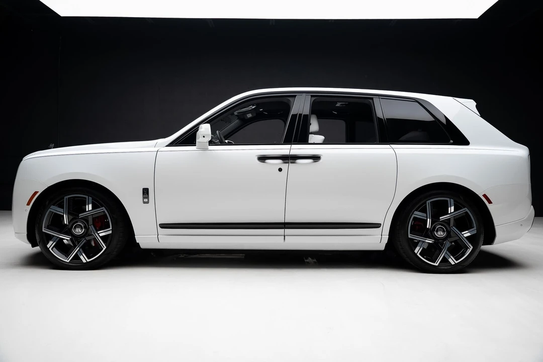 2025 Rolls-Royce Cullinan Black Badge - Image 18 of 31