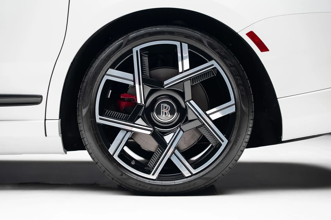 2025 Rolls-Royce Cullinan Black Badge - Image 22 of 31