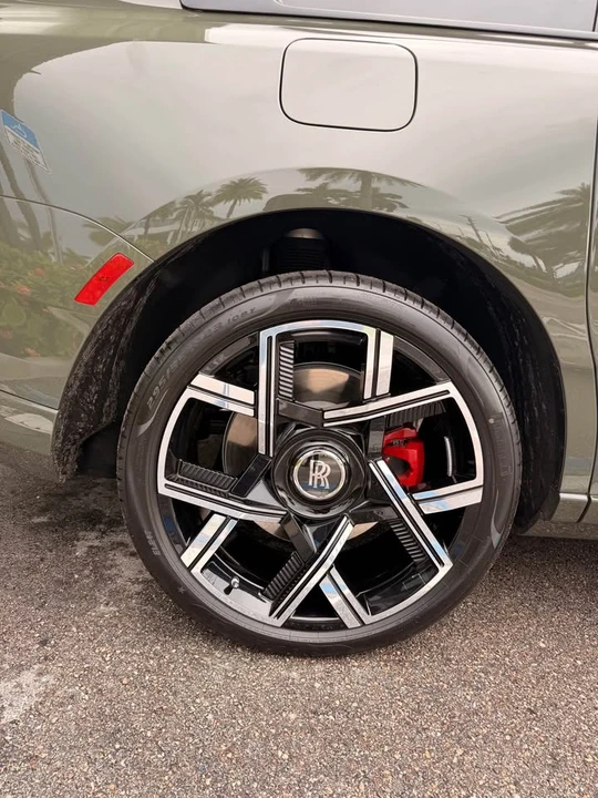 2025 Rolls-Royce Cullinan Black Badge - Image 6 of 19