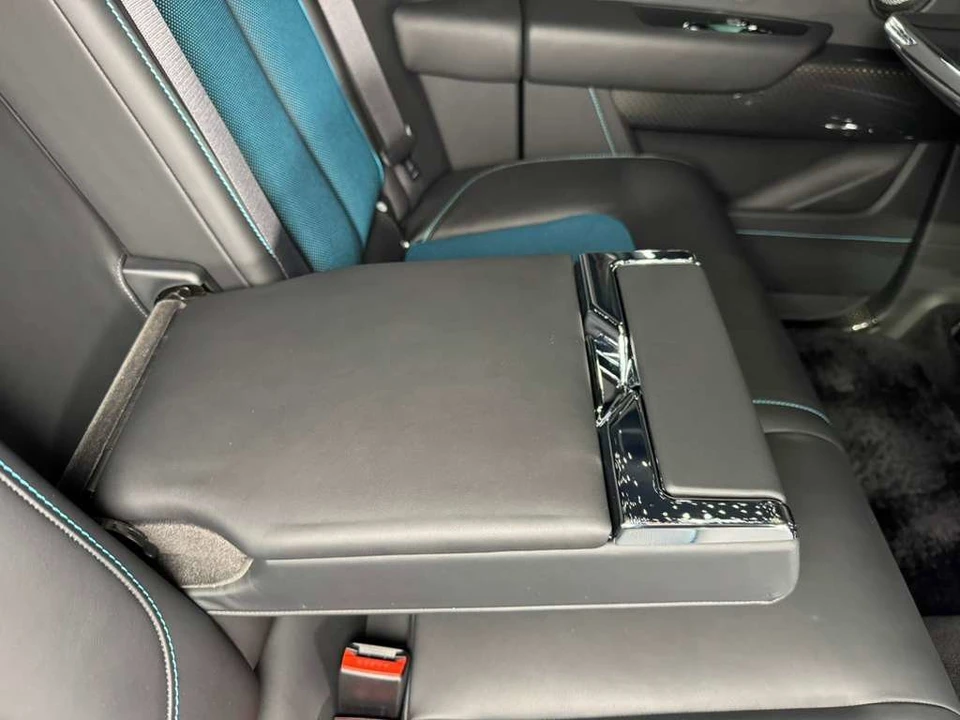 2025 Rolls-Royce Cullinan Black Badge - Image 14 of 21
