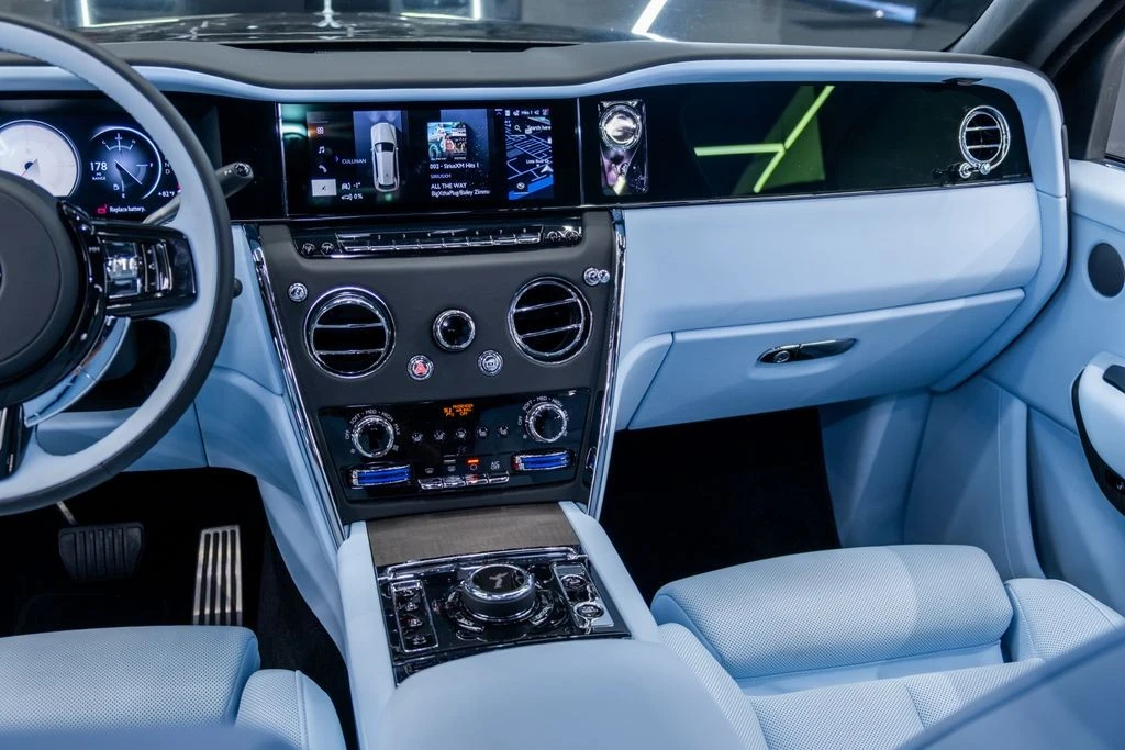 2025 Rolls-Royce Cullinan - Image 30 of 31