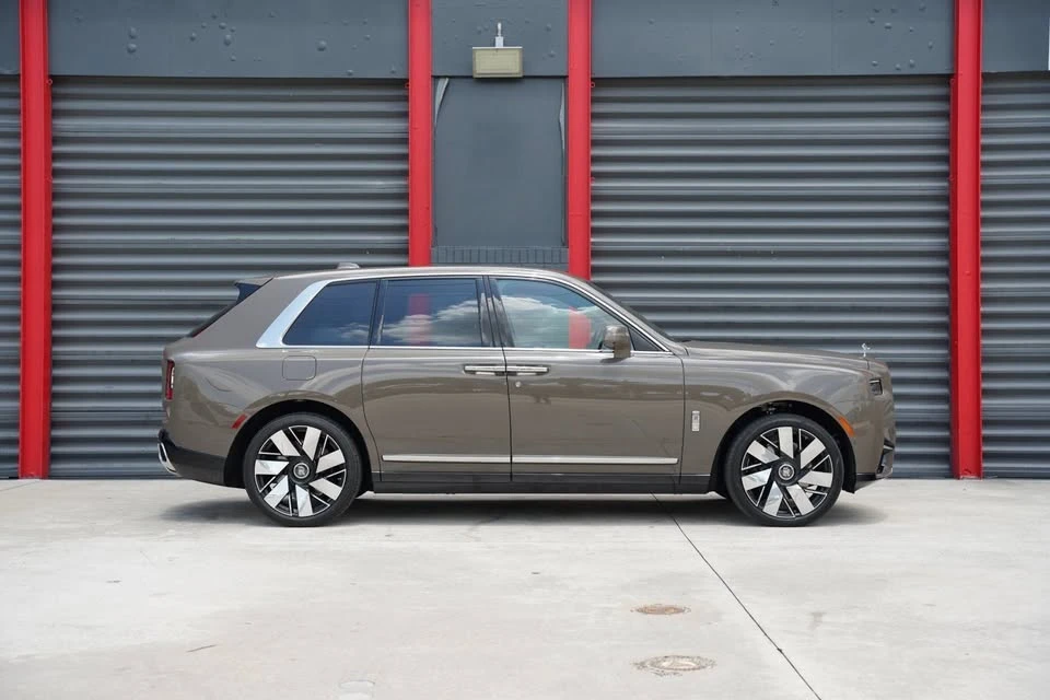 2025 Rolls-Royce Cullinan - Image 14 of 20
