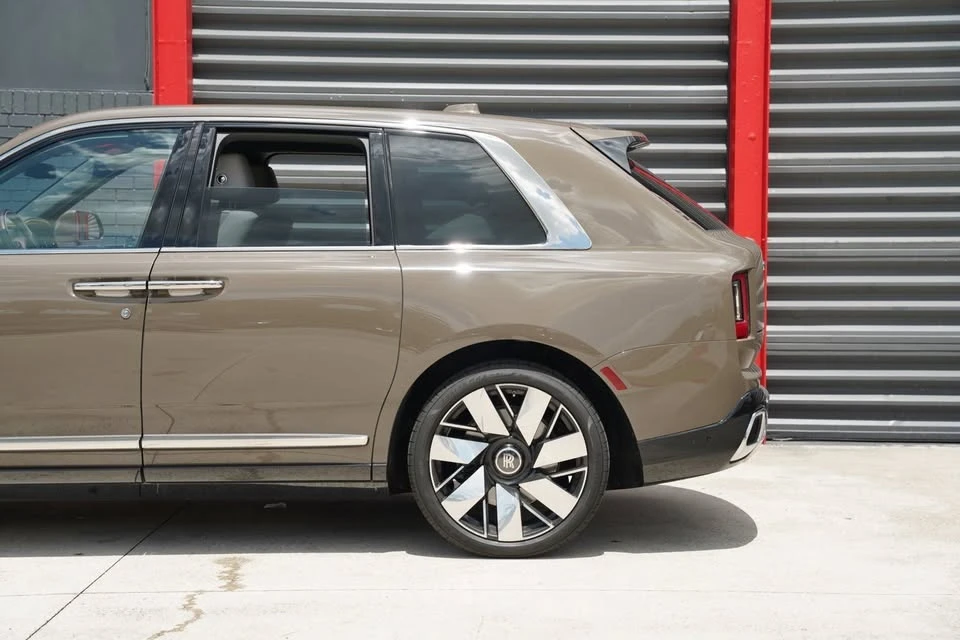 2025 Rolls-Royce Cullinan - Image 17 of 20