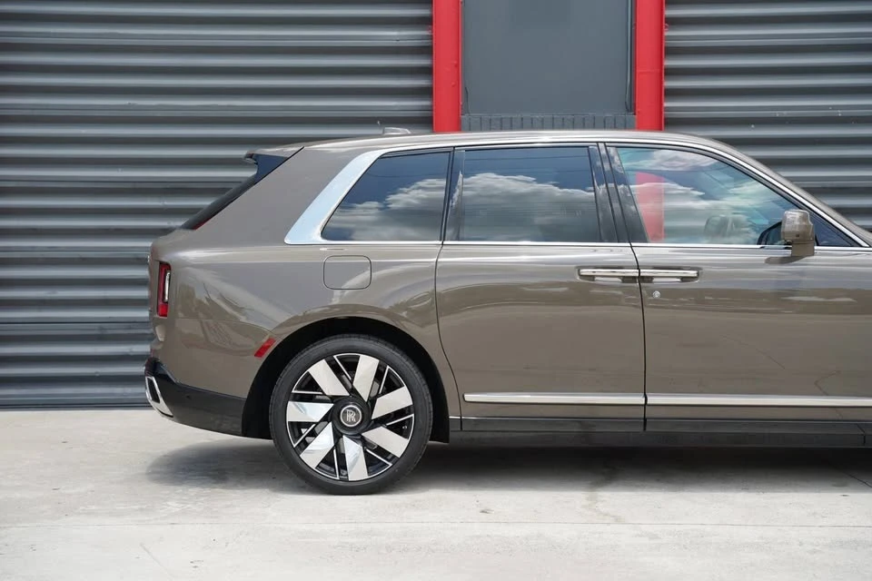 2025 Rolls-Royce Cullinan - Image 15 of 20
