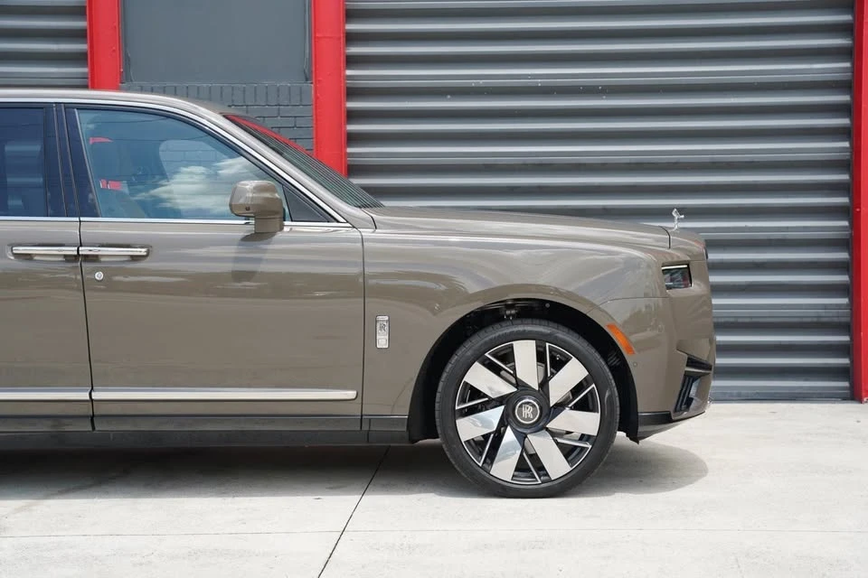 2025 Rolls-Royce Cullinan - Image 13 of 20