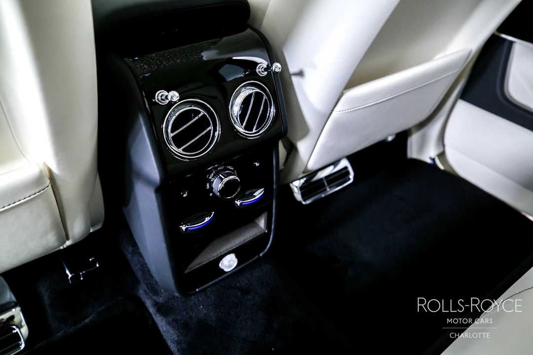 2025 Rolls-Royce Cullinan - Image 19 of 21