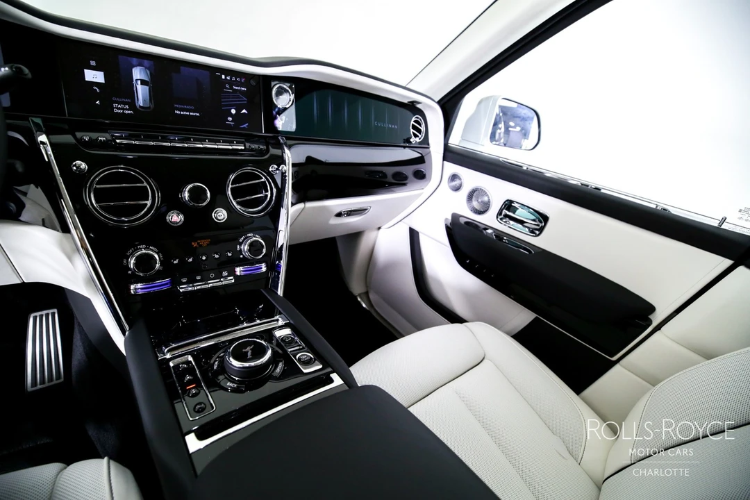 2025 Rolls-Royce Cullinan - Image 15 of 21