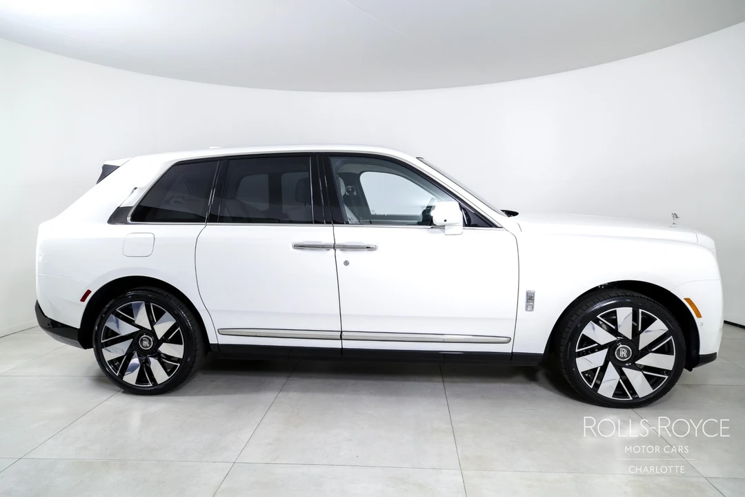2025 Rolls-Royce Cullinan - Image 10 of 12