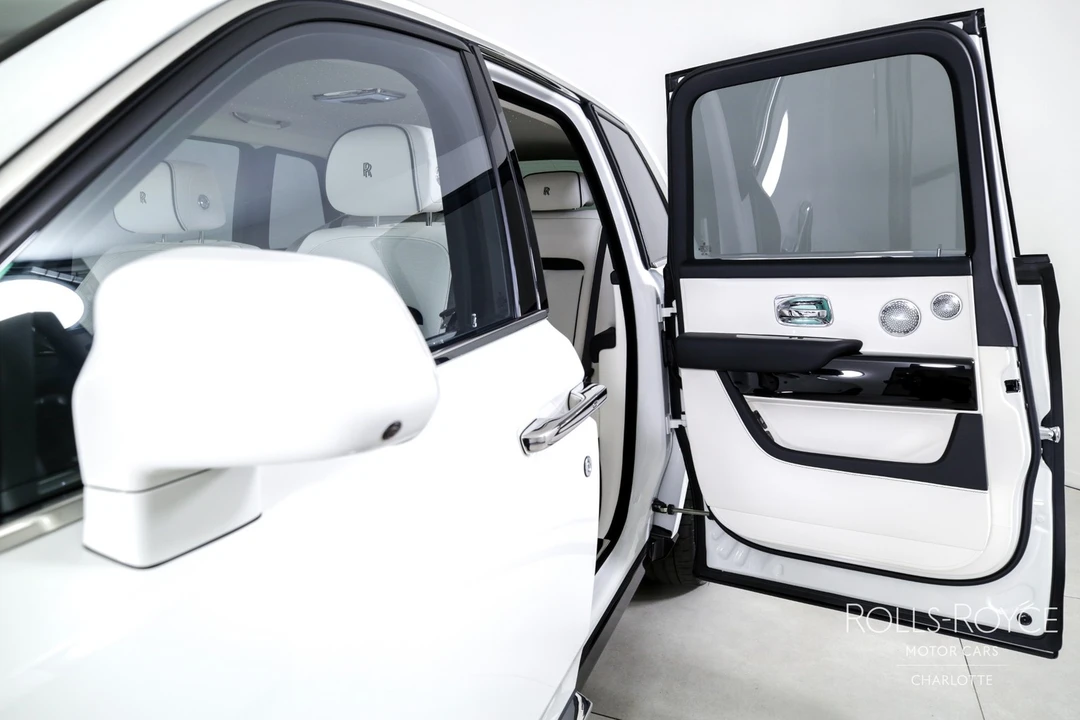 2025 Rolls-Royce Cullinan - Image 17 of 21
