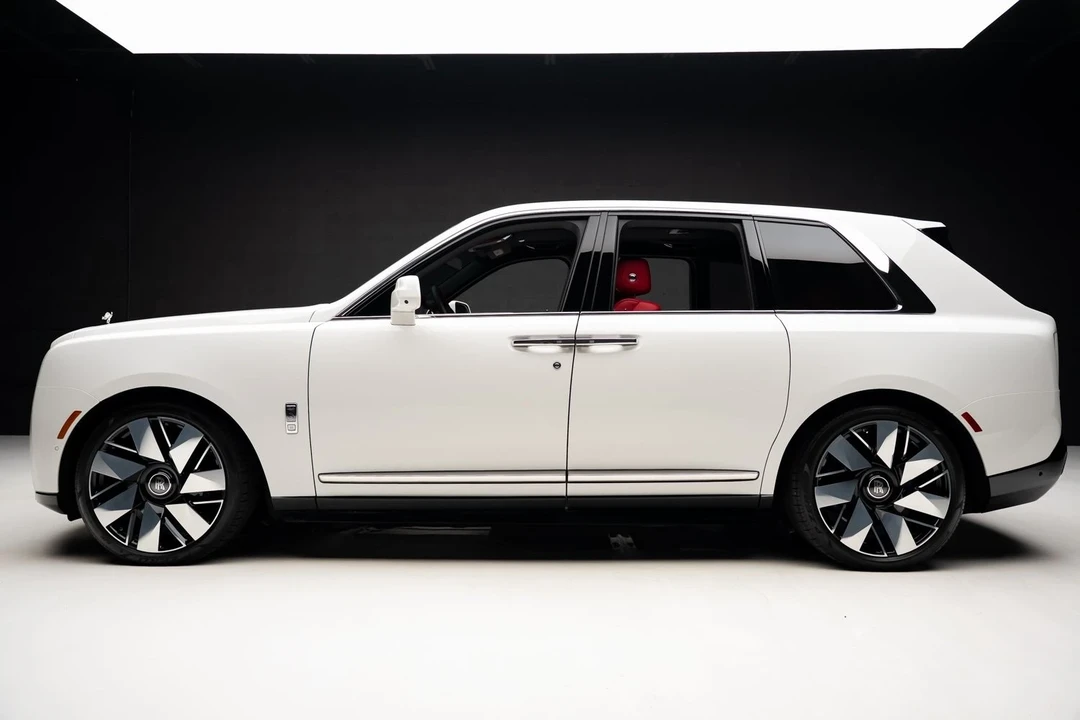 2025 Rolls-Royce Cullinan - Image 16 of 21