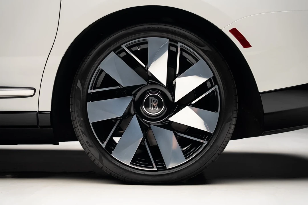 2025 Rolls-Royce Cullinan - Image 20 of 21