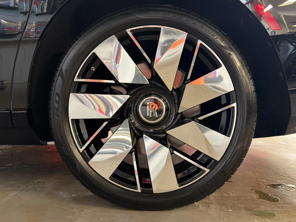 2025 Rolls-Royce Cullinan - Image 10 of 31