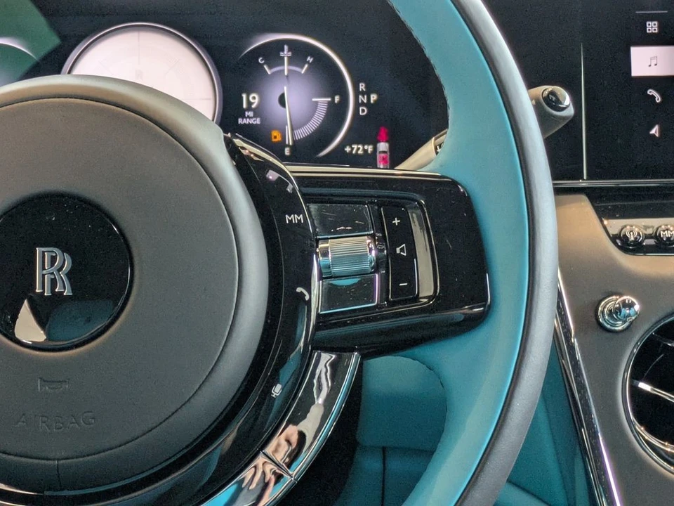 2025 Rolls-Royce Cullinan - Image 25 of 31