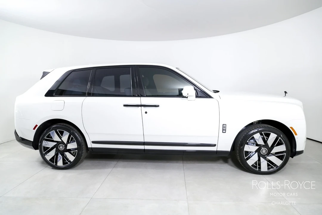 2025 Rolls-Royce Cullinan - Image 10 of 12