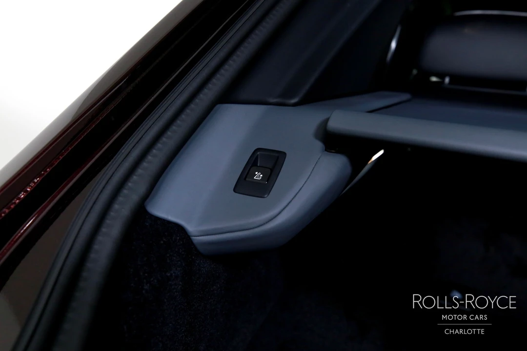 2025 Rolls-Royce Cullinan - Image 27 of 31
