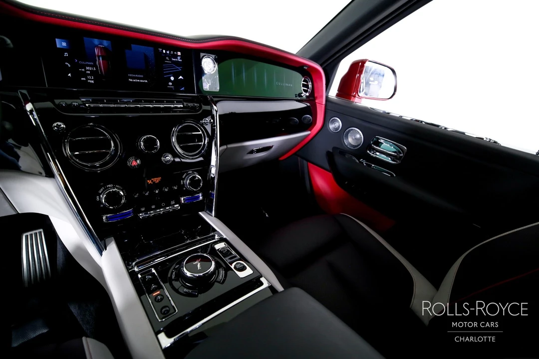 2025 Rolls-Royce Cullinan - Image 15 of 31