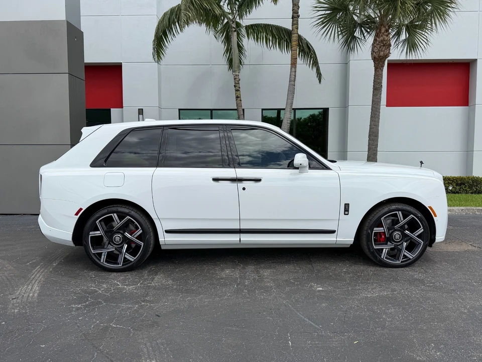 2025 Rolls-Royce Cullinan - Image 2 of 31
