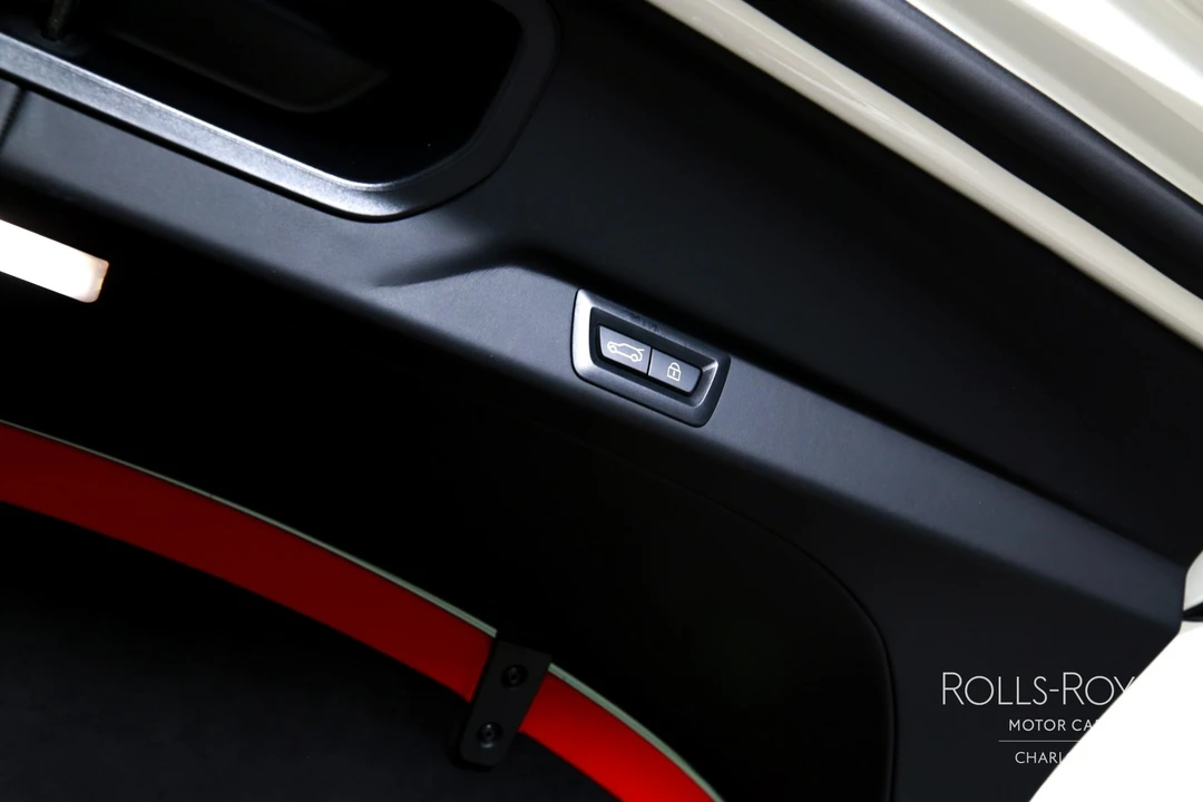 2025 Rolls-Royce Cullinan - Image 25 of 31