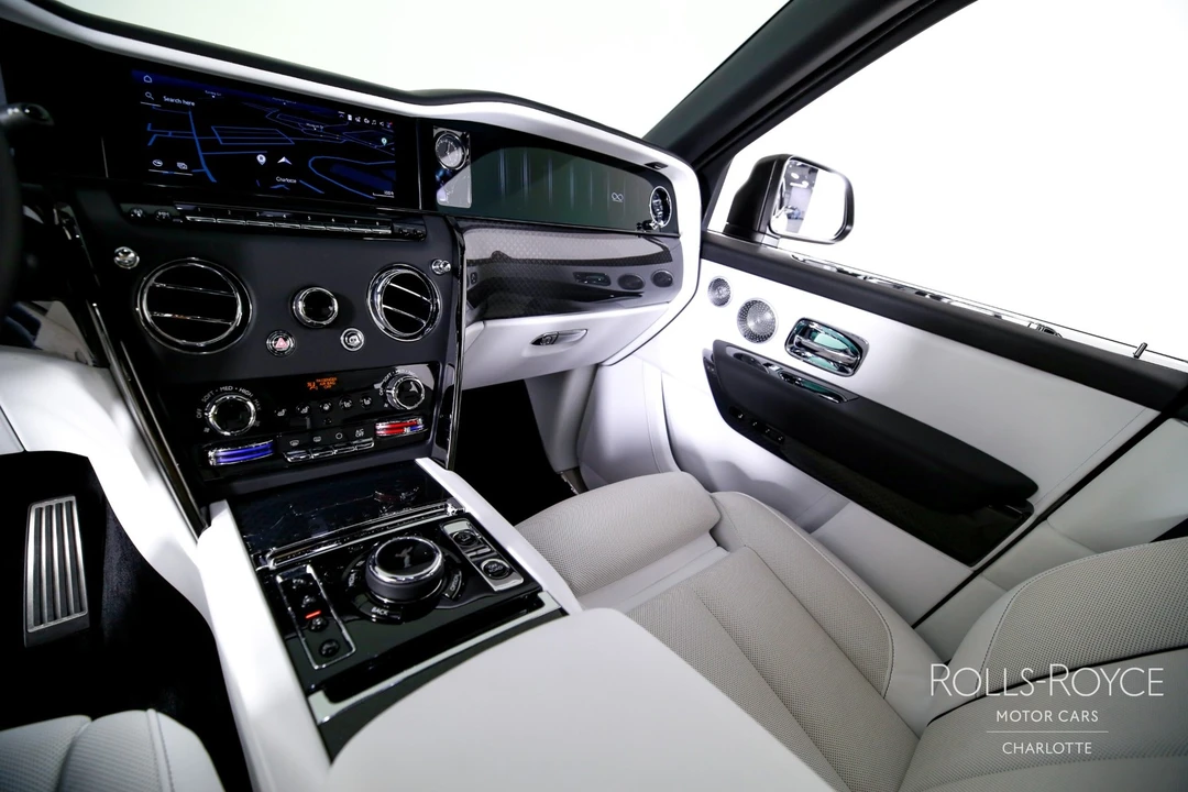 2025 Rolls-Royce Cullinan - Image 15 of 31