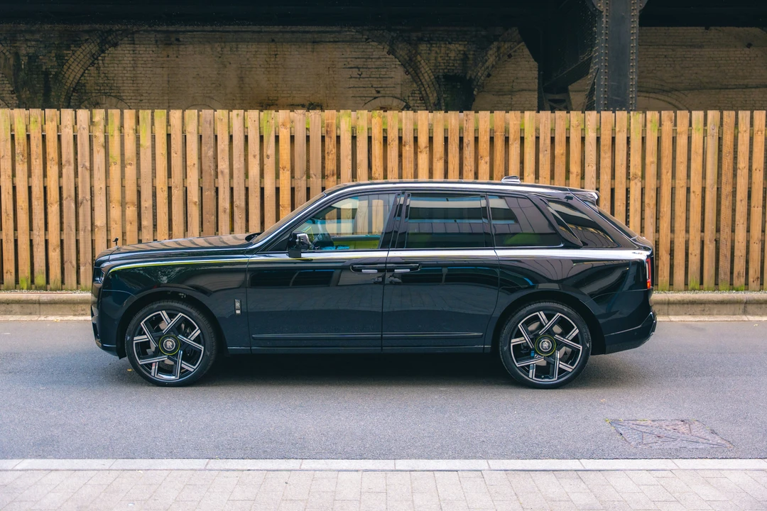 2025 Rolls-Royce Cullinan Black Badge - Image 16 of 21