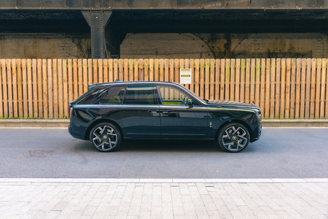 2025 Rolls-Royce Cullinan Black Badge - Image 4 of 21