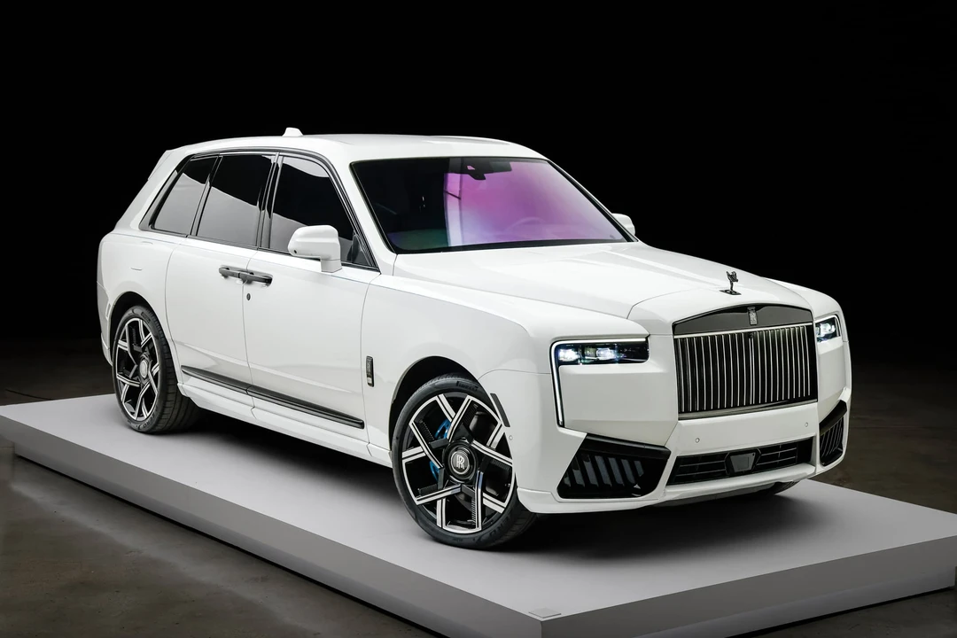 2025 Rolls-Royce Cullinan Black Badge - Image 10 of 31
