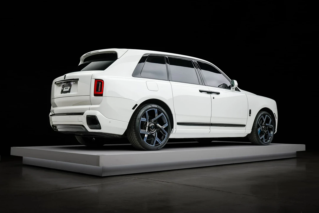 2025 Rolls-Royce Cullinan Black Badge - Image 18 of 31