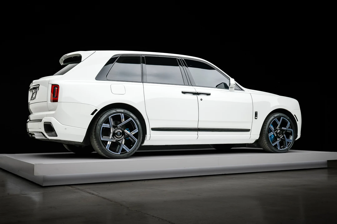 2025 Rolls-Royce Cullinan Black Badge - Image 17 of 31