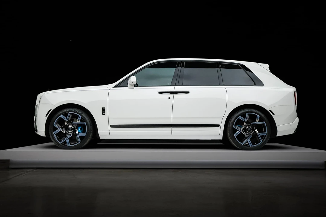 2025 Rolls-Royce Cullinan Black Badge - Image 27 of 31