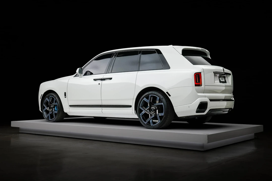 2025 Rolls-Royce Cullinan Black Badge - Image 25 of 31
