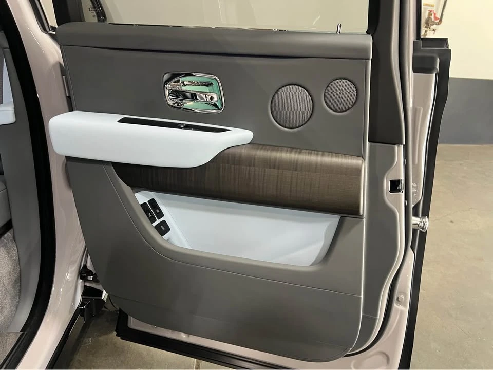 2025 Rolls-Royce Cullinan - Image 9 of 10