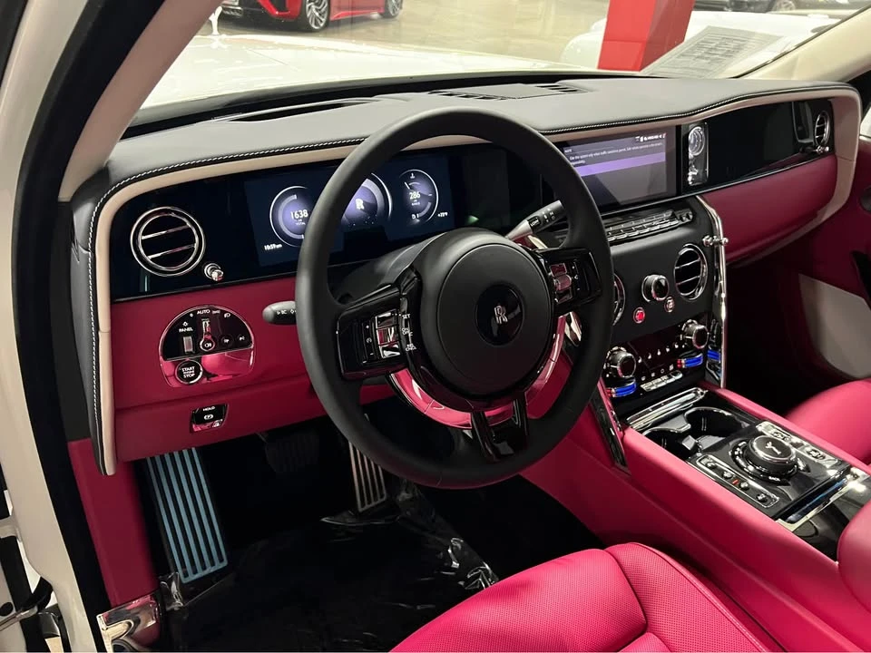 2025 Rolls-Royce Cullinan - Image 13 of 15